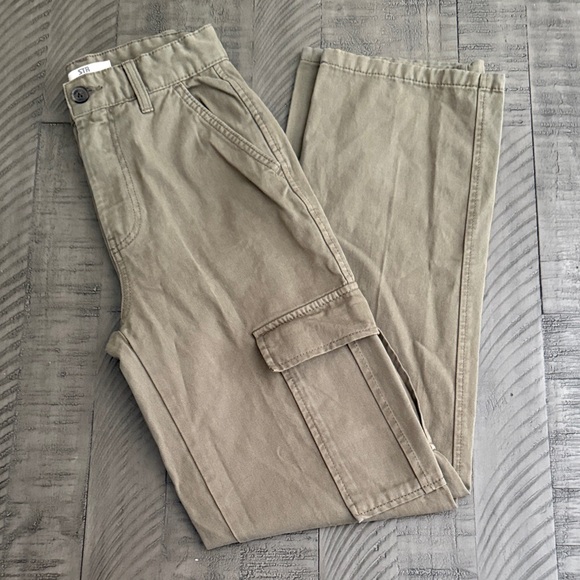Women’s Stradivarius Cargo Pants - Size 2 Olive EUC - Picture 2 of 6